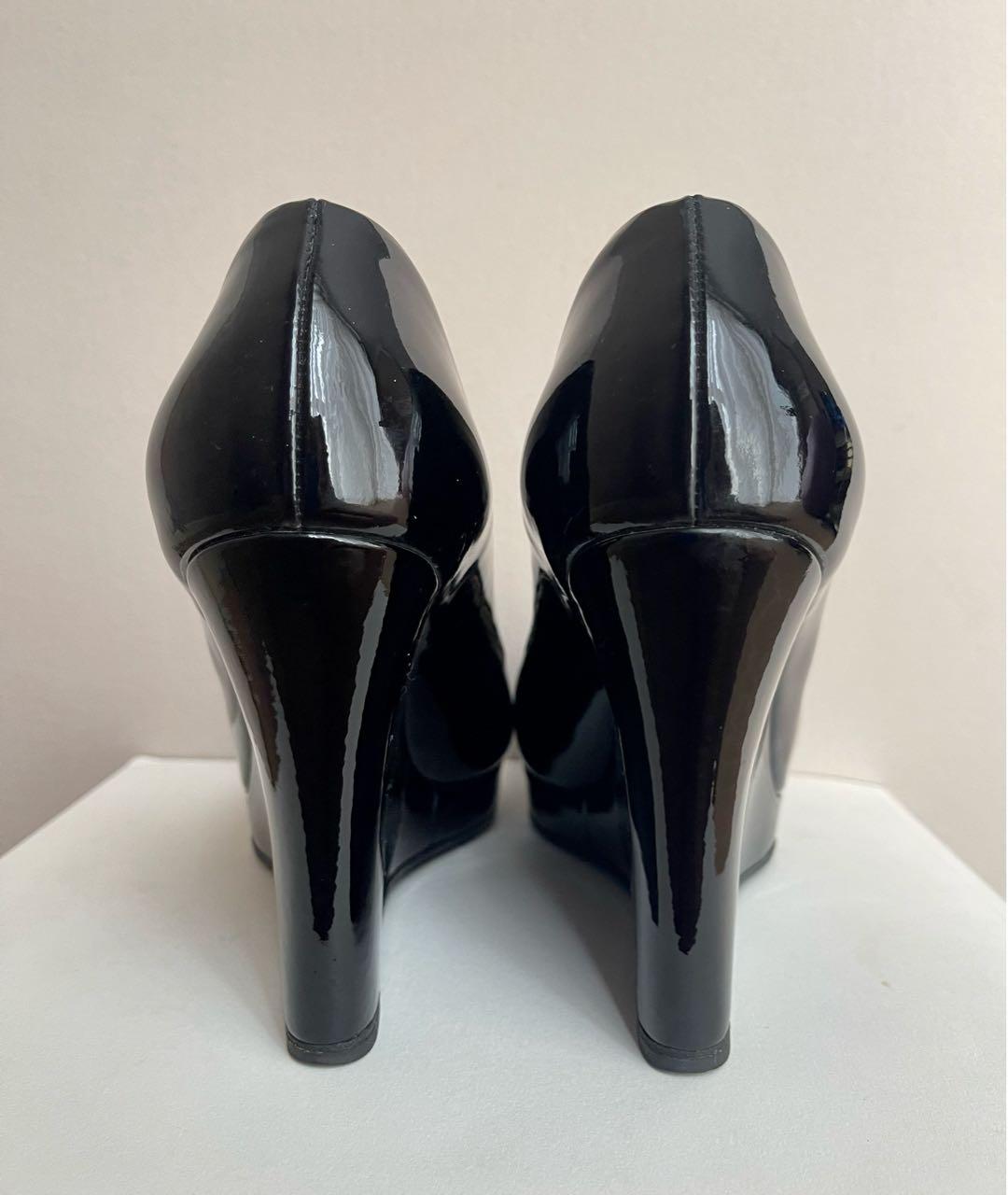 SALVATORE FERRAGAMO Черные туфли из лакированной кожи, фото 4