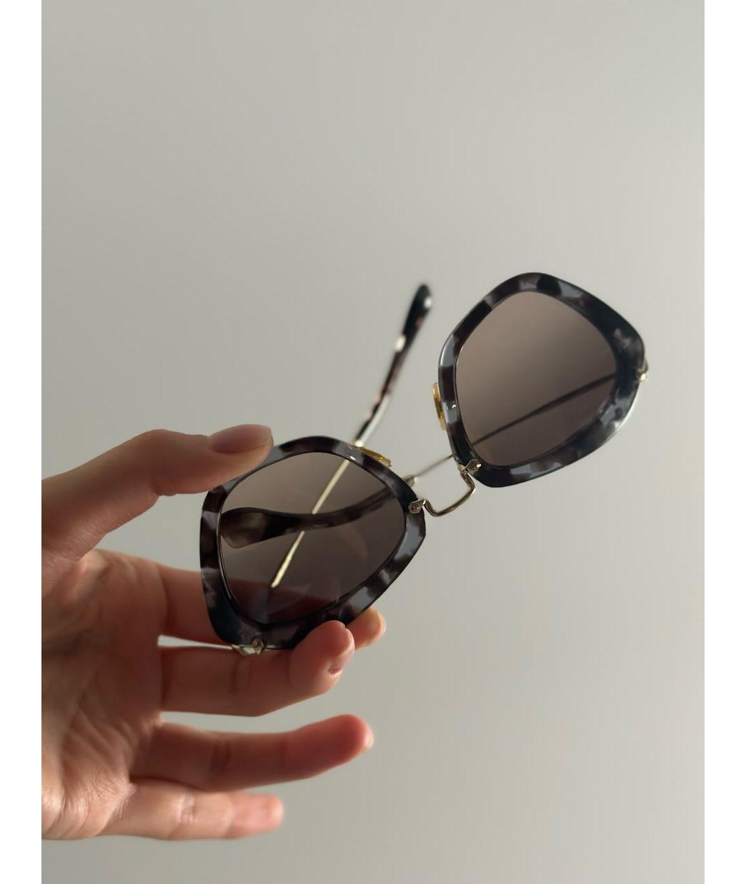 MIU MIU Антрацитовые пластиковые солнцезащитные очки, фото 5