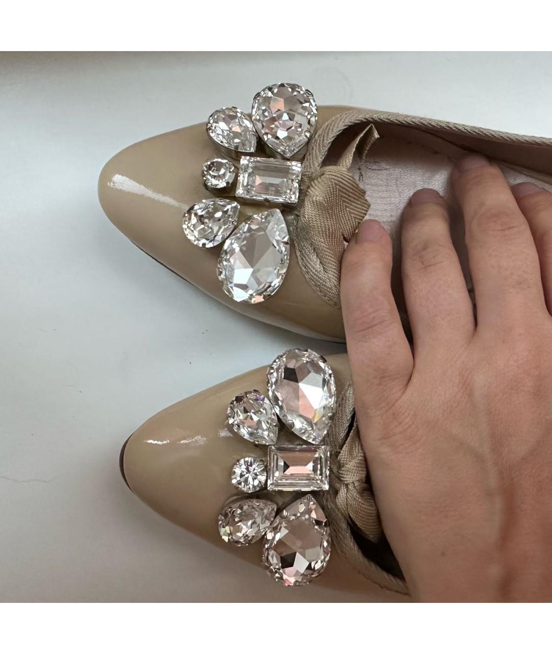 MIU MIU Бежевые балетки из лакированной кожи, фото 7