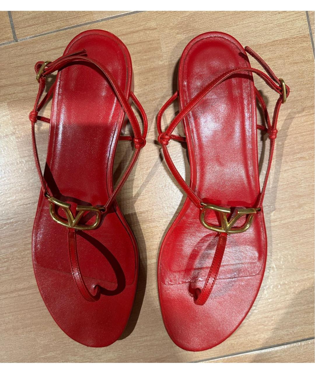 VALENTINO Красные кожаные босоножки, фото 2