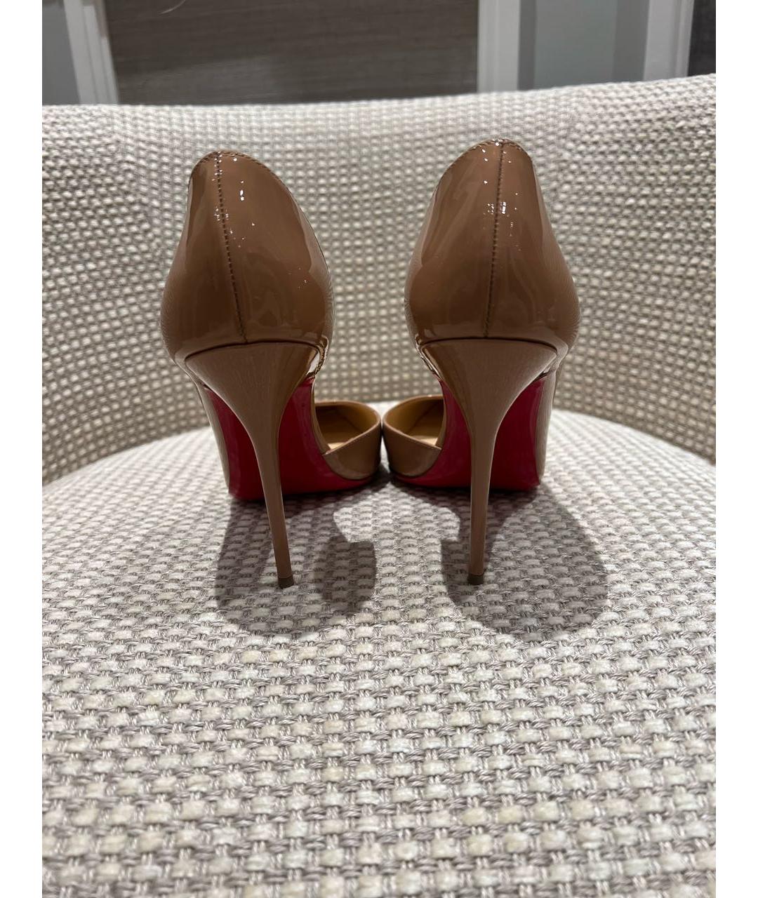 CHRISTIAN LOUBOUTIN Бежевые туфли из лакированной кожи, фото 4