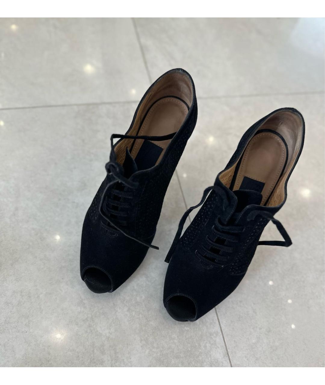 FERRAGAMO Черные замшевые ботильоны, фото 2