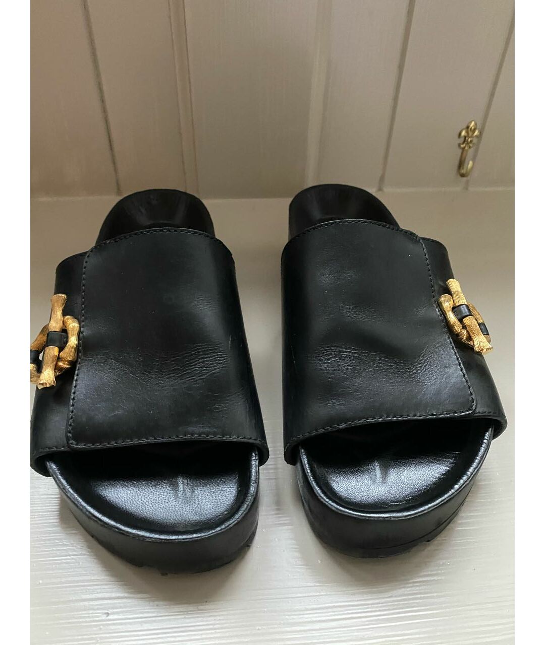 CELINE PRE-OWNED Черные сандалии из лакированной кожи, фото 2