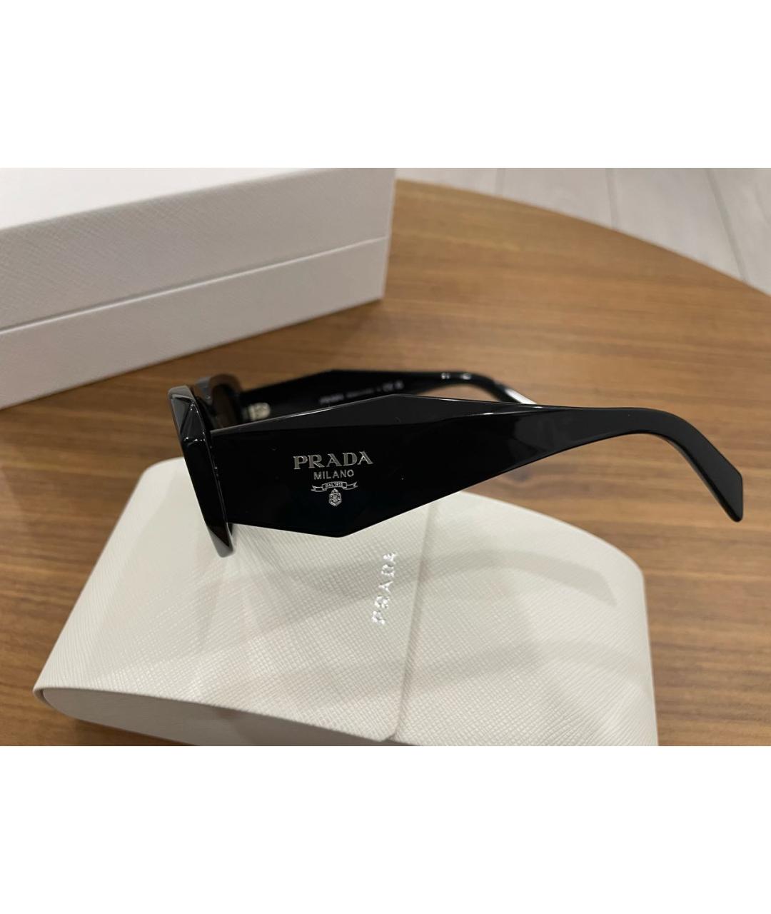 PRADA Черные пластиковые солнцезащитные очки, фото 3