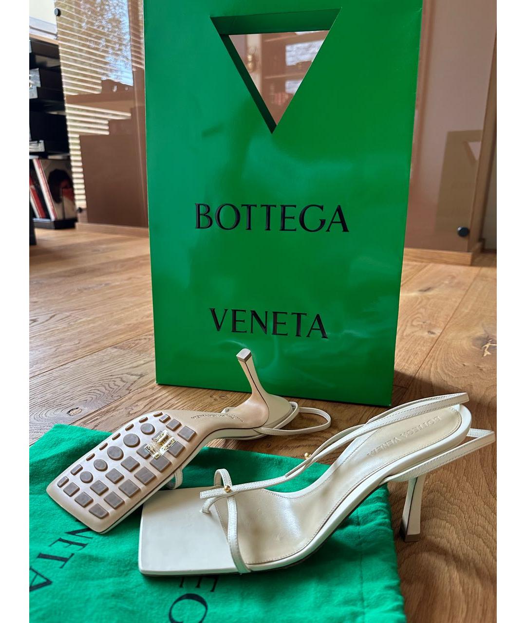 BOTTEGA VENETA Бежевые кожаные босоножки, фото 5