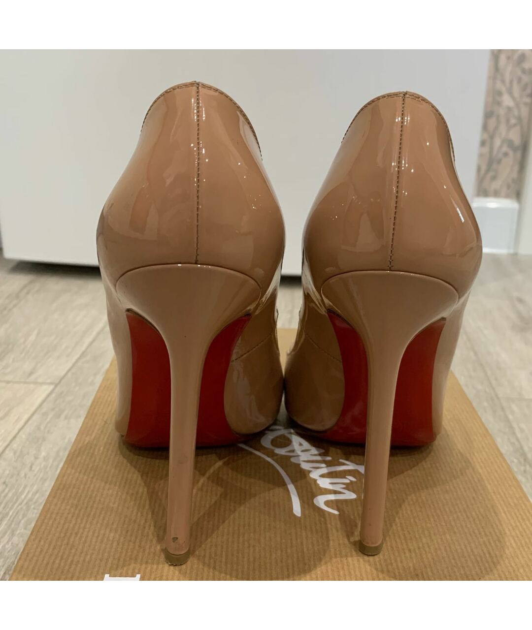 CHRISTIAN LOUBOUTIN Бежевые туфли из лакированной кожи, фото 4