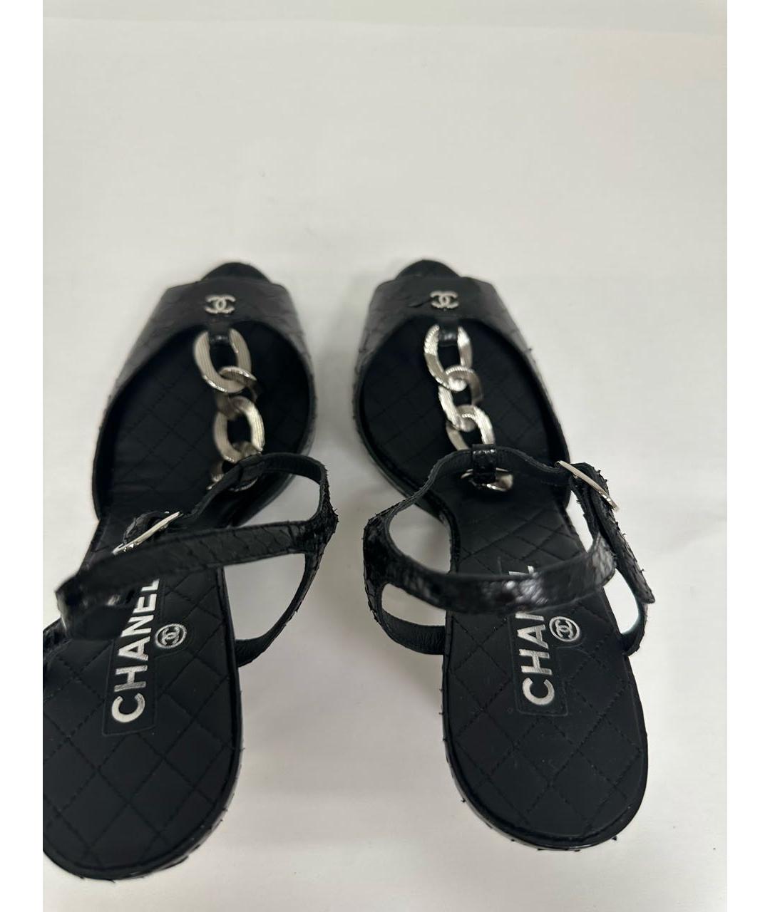 CHANEL Черные босоножки из экзотической кожи, фото 3