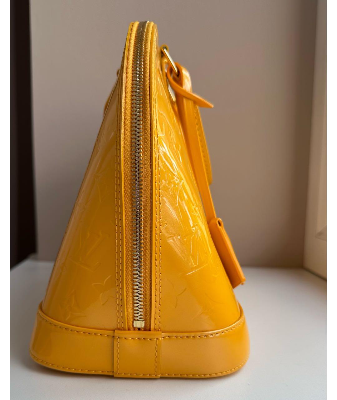 LOUIS VUITTON Желтая сумка с короткими ручками из лакированной кожи, фото 3