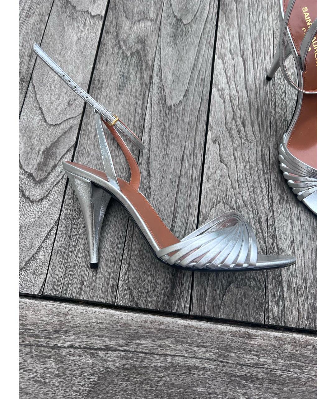 SAINT LAURENT Серебряные кожаные босоножки, фото 4