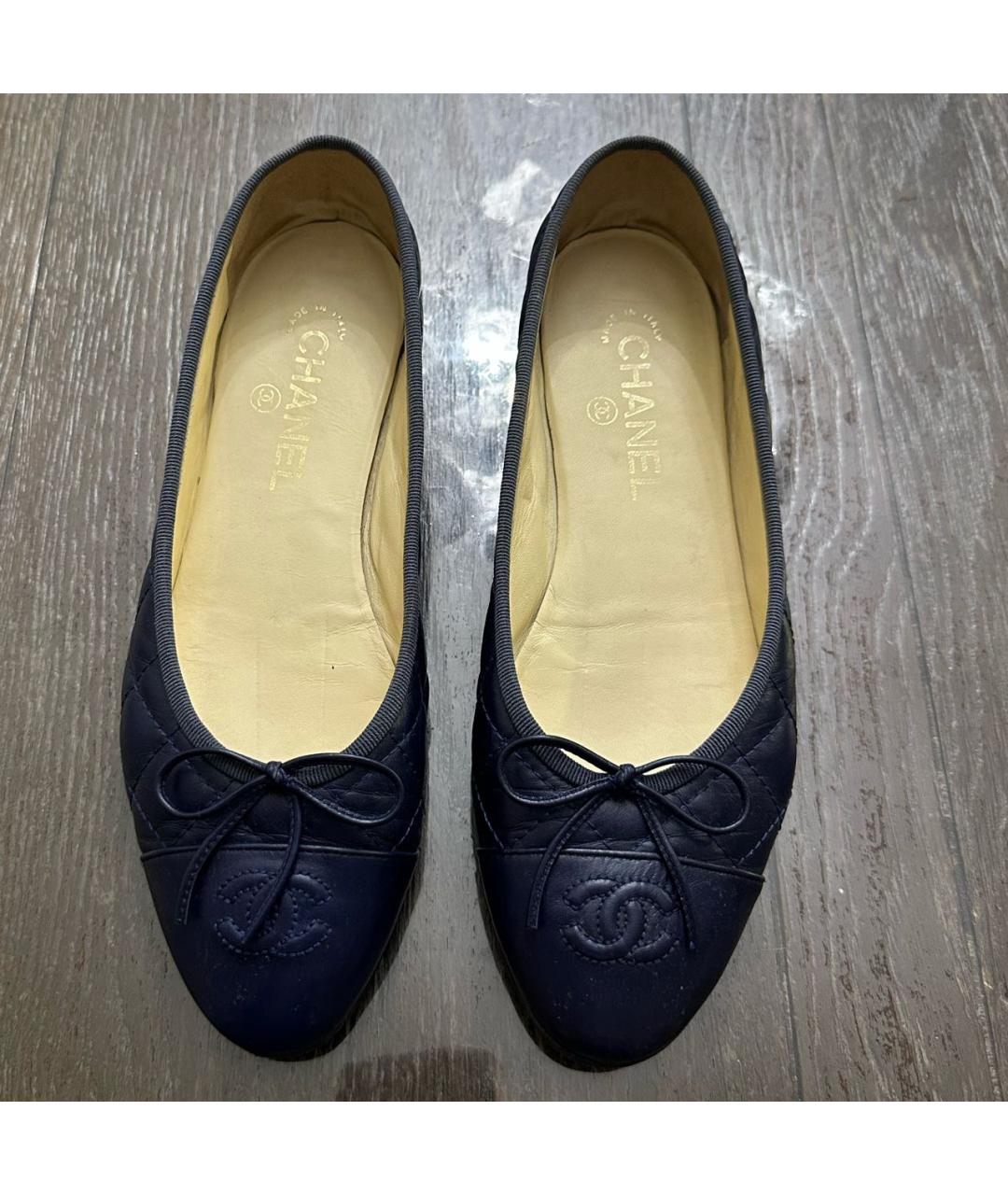CHANEL Темно-синие кожаные балетки, фото 2