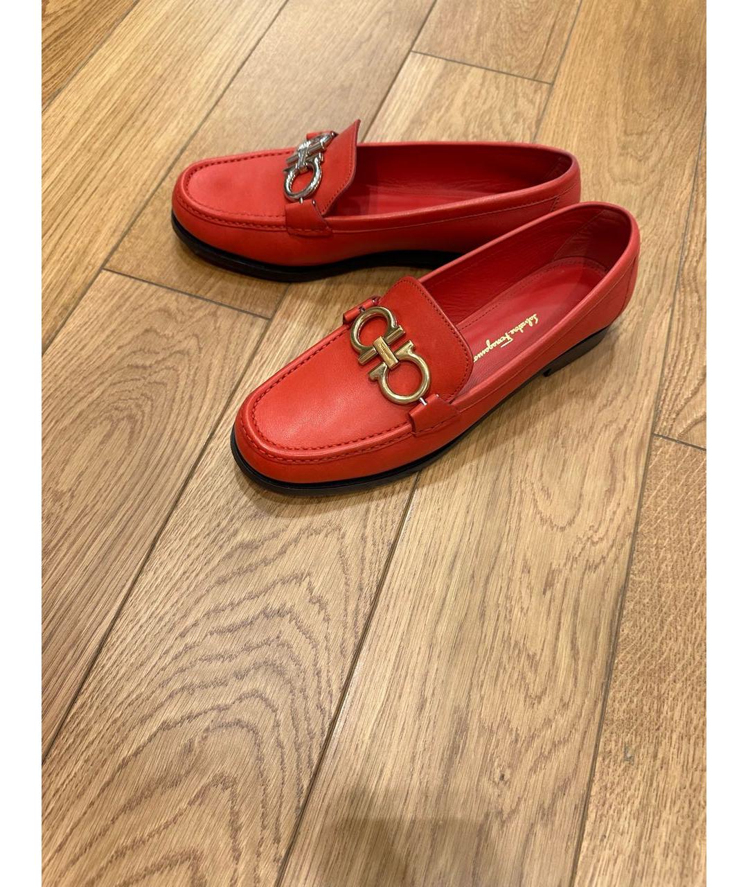 FERRAGAMO Красные кожаные лоферы, фото 9