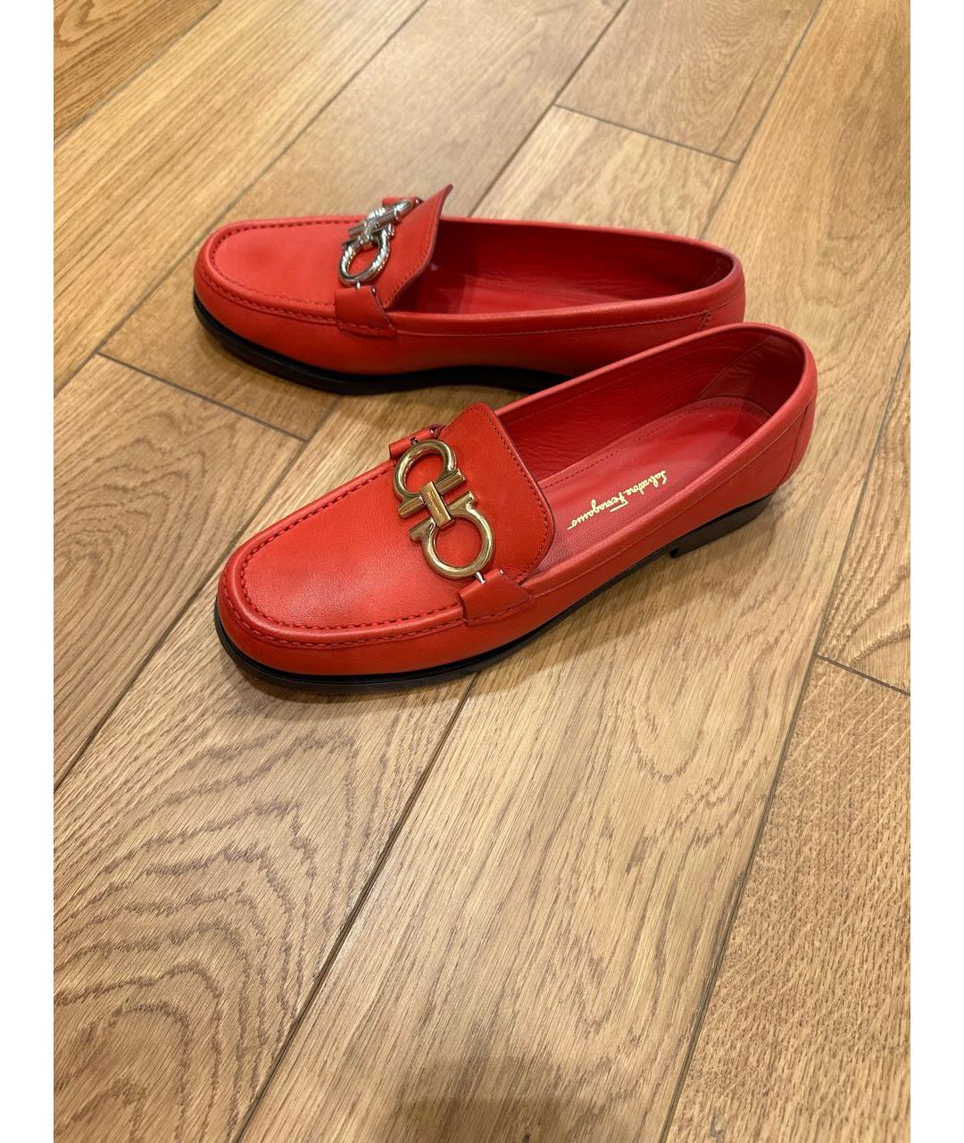 FERRAGAMO Красные кожаные лоферы, фото 2