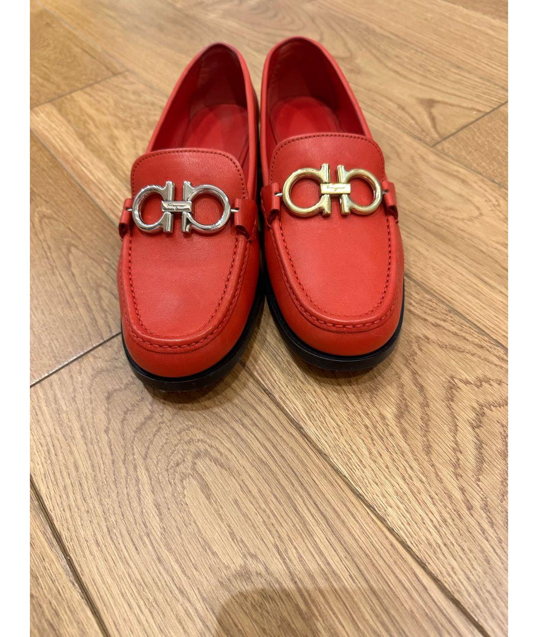 FERRAGAMO Красные кожаные лоферы, фото 5