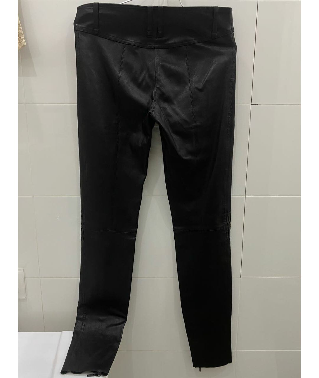 PLEIN SUD Черные кожаные брюки узкие, фото 2