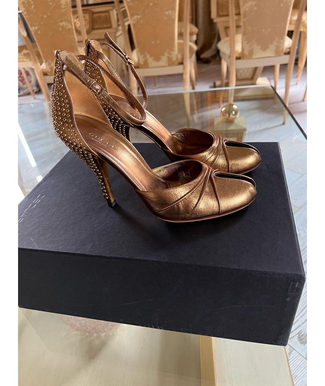 GUCCI Золотые кожаные босоножки, фото 3