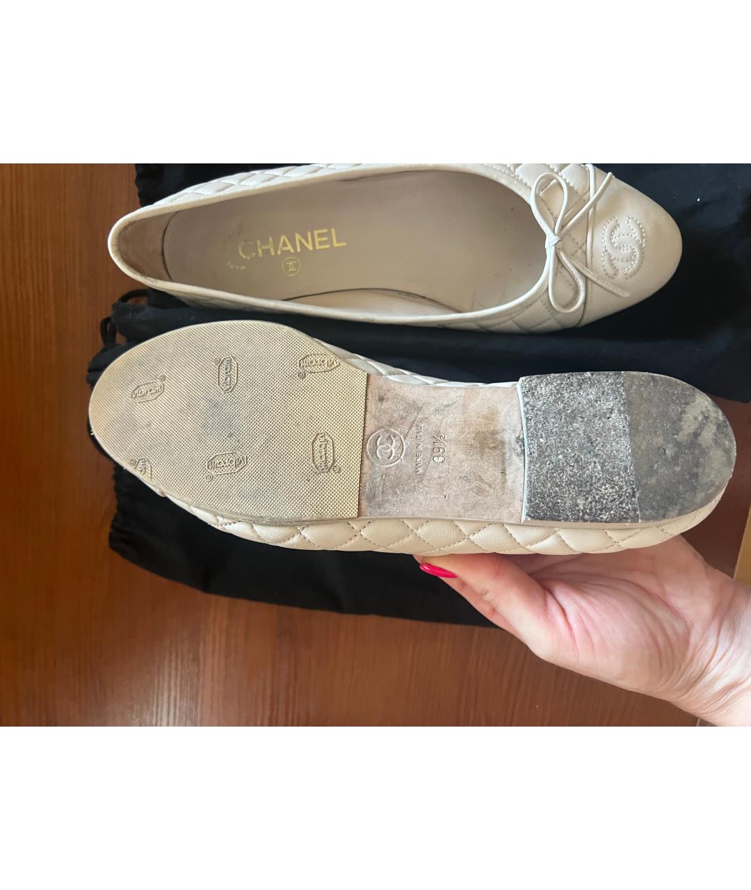 CHANEL Бежевые кожаные балетки, фото 3