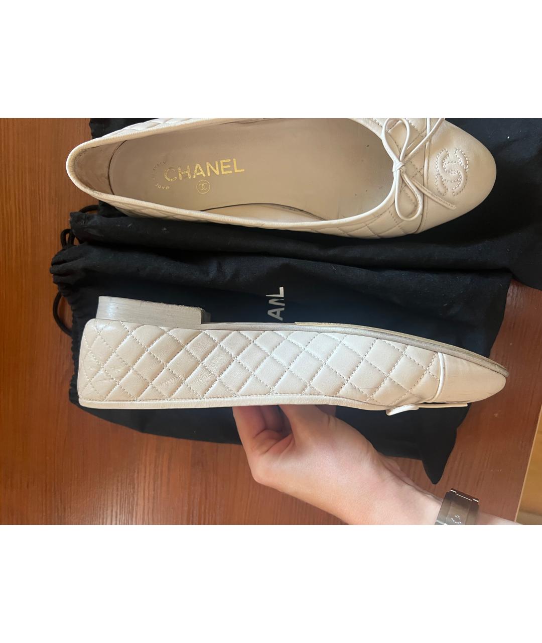 CHANEL Бежевые кожаные балетки, фото 6