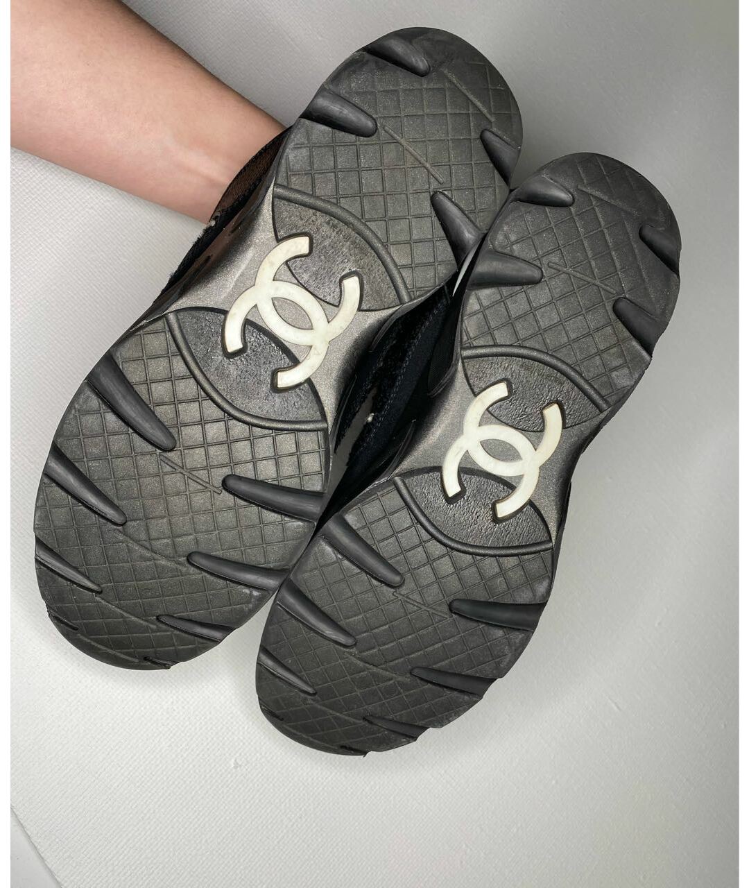 CHANEL PRE-OWNED Черные кожаные кроссовки, фото 5