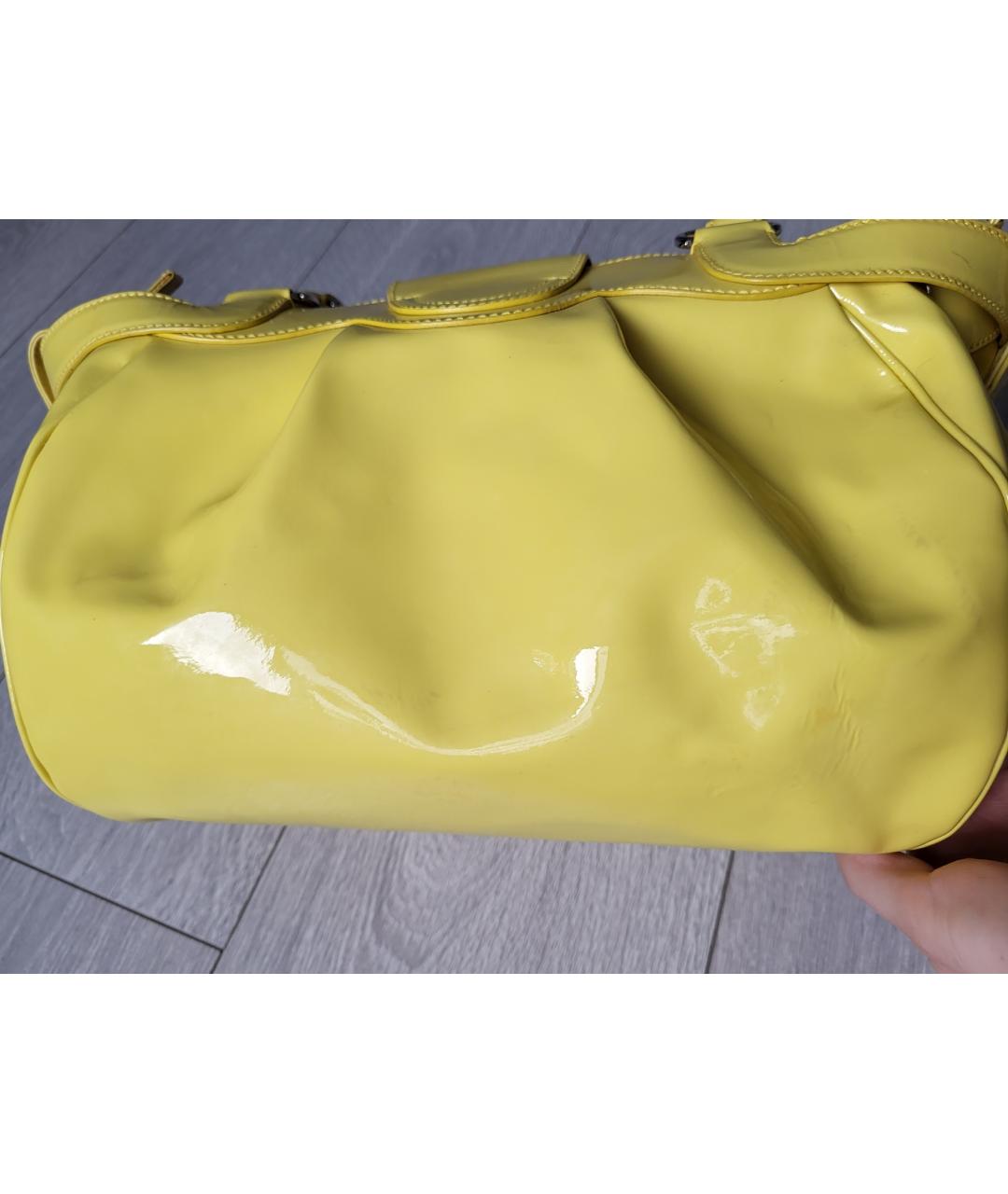 SALVATORE FERRAGAMO Желтая сумка тоут из лакированной кожи, фото 6