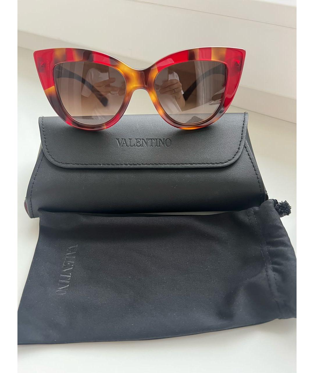 VALENTINO Бордовые пластиковые солнцезащитные очки, фото 5