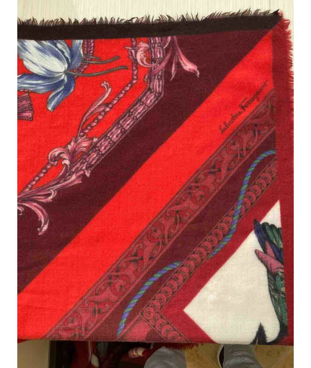 SALVATORE FERRAGAMO Бордовый шерстяной шарф, фото 3