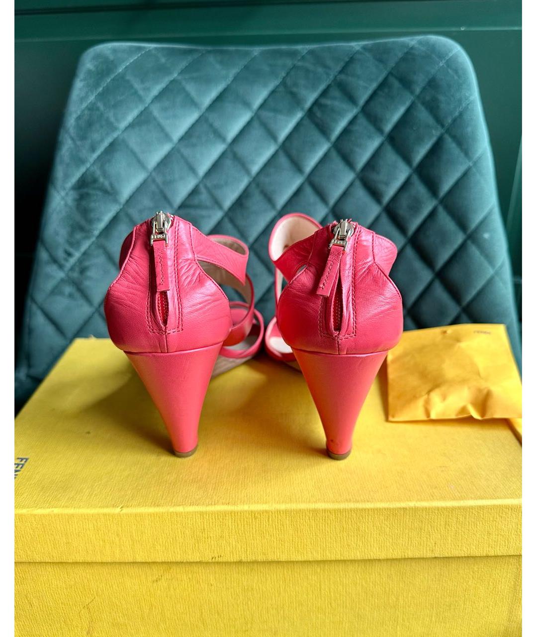 FENDI Коралловые кожаные босоножки, фото 4