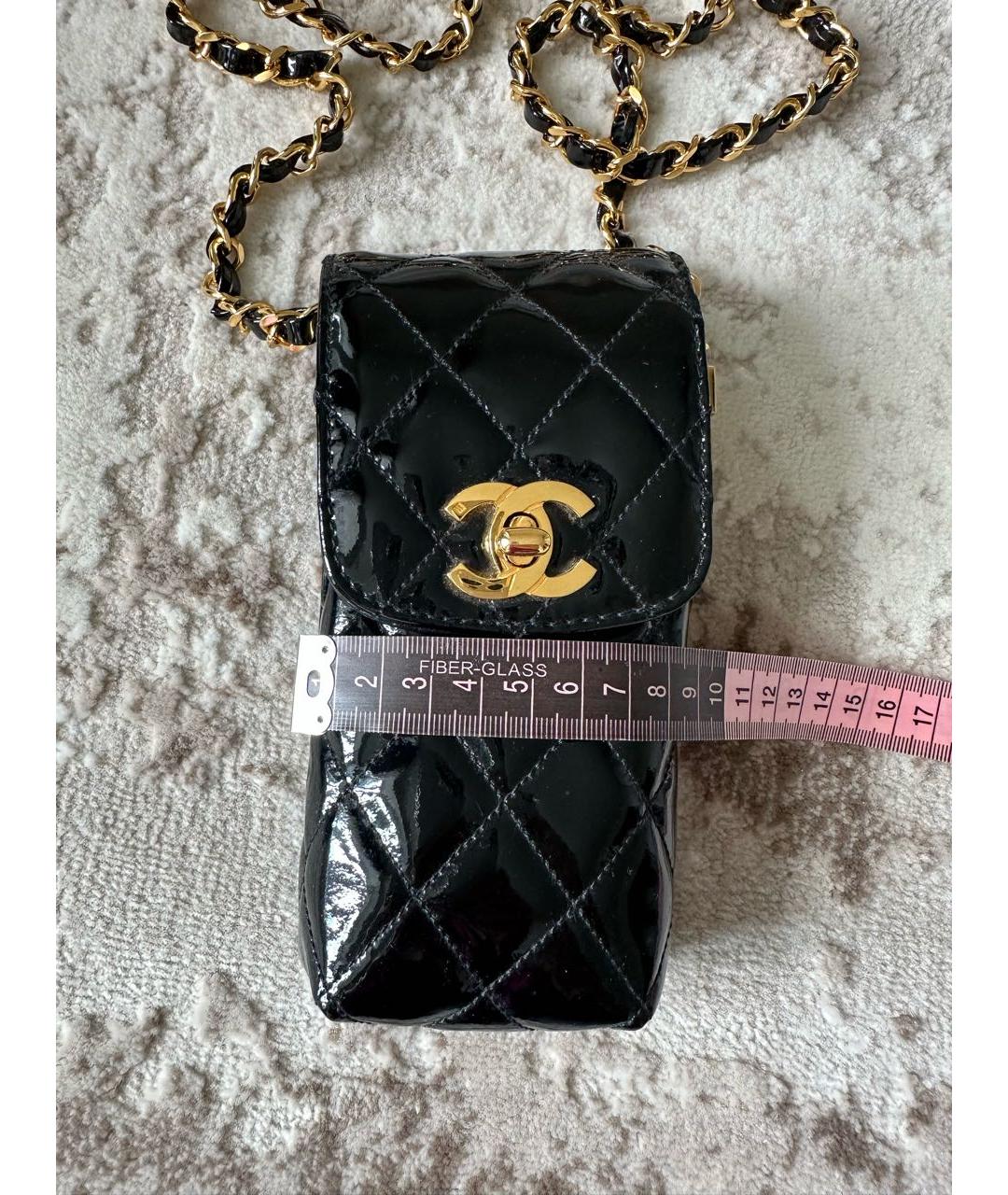 CHANEL Черная сумка через плечо из лакированной кожи, фото 7