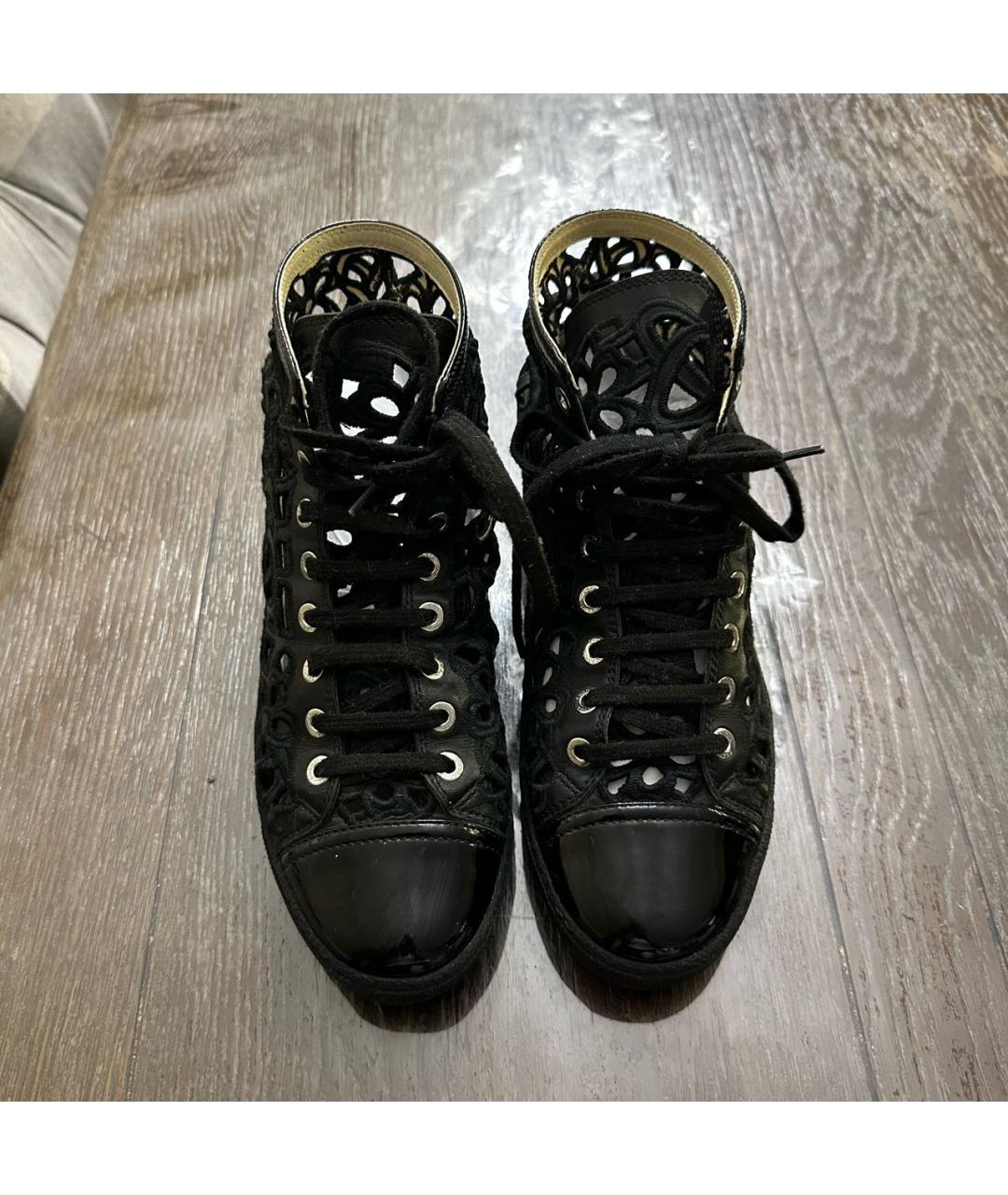 CHANEL Черные кроссовки из лакированной кожи, фото 2