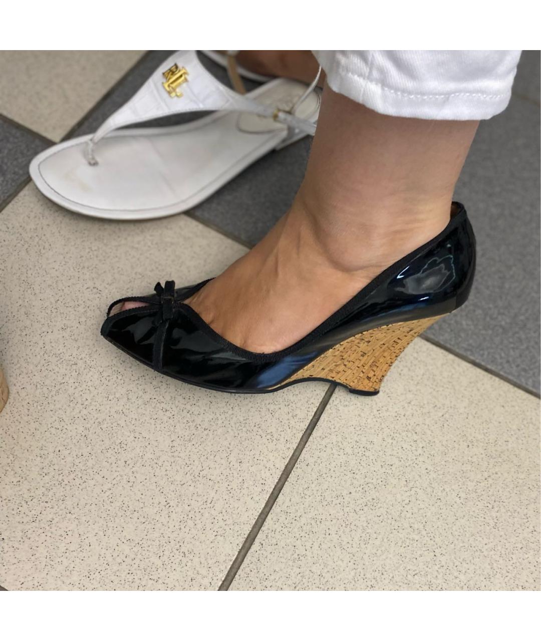 FERRAGAMO Черные босоножки из лакированной кожи, фото 6