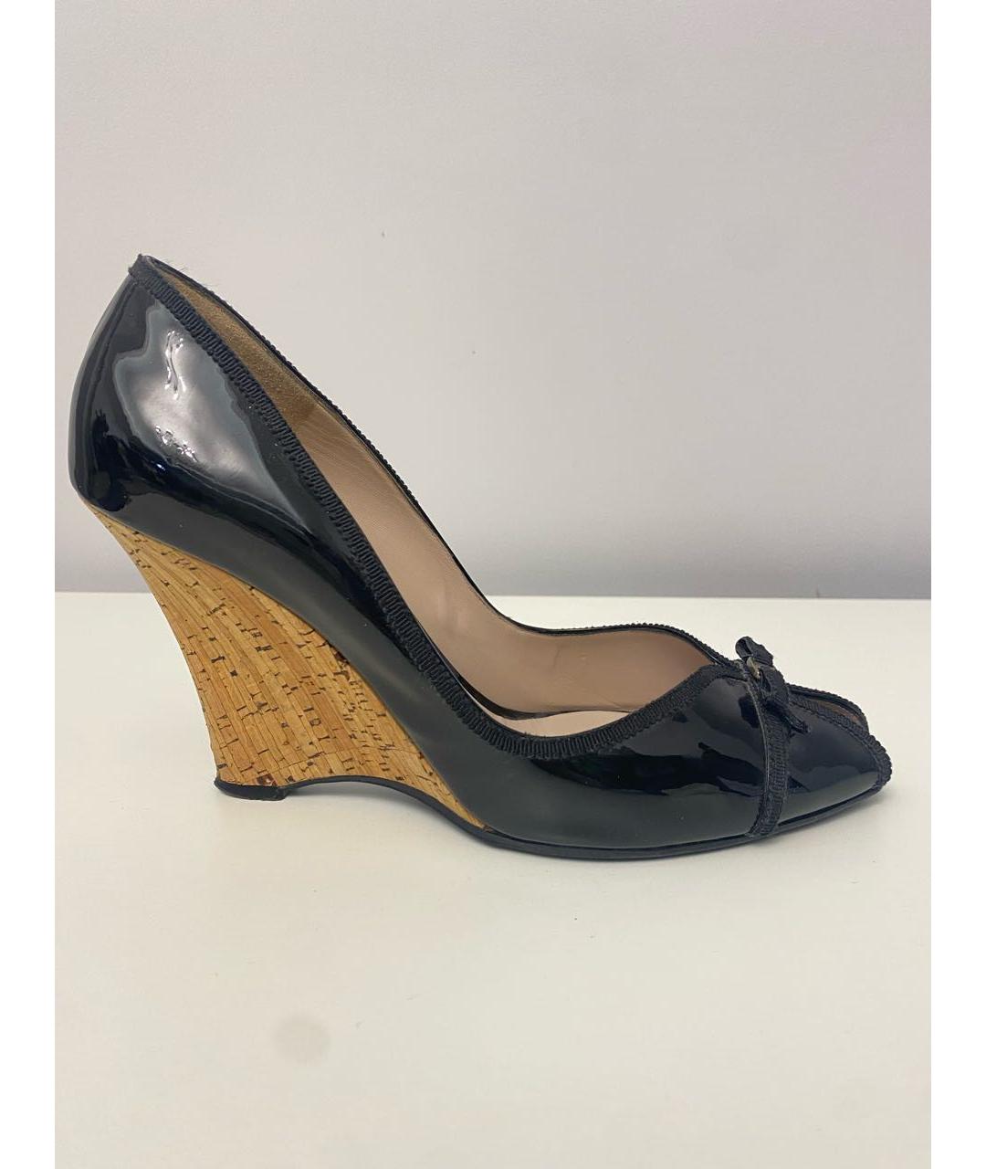 FERRAGAMO Черные босоножки из лакированной кожи, фото 8