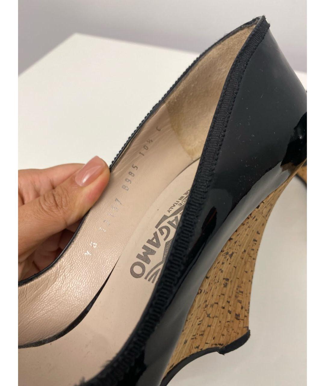 FERRAGAMO Черные босоножки из лакированной кожи, фото 7
