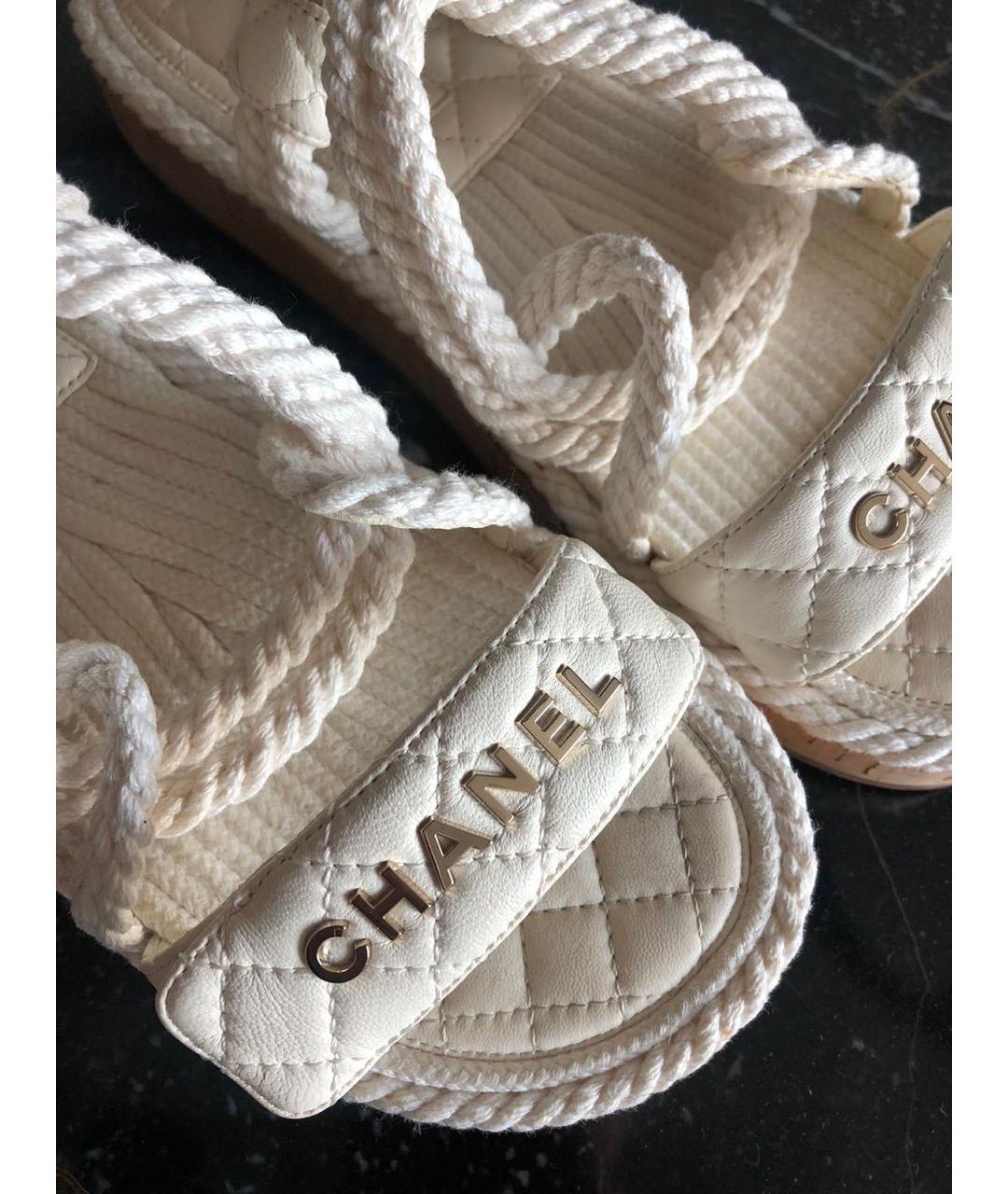 CHANEL PRE-OWNED Белые кожаные сандалии, фото 2