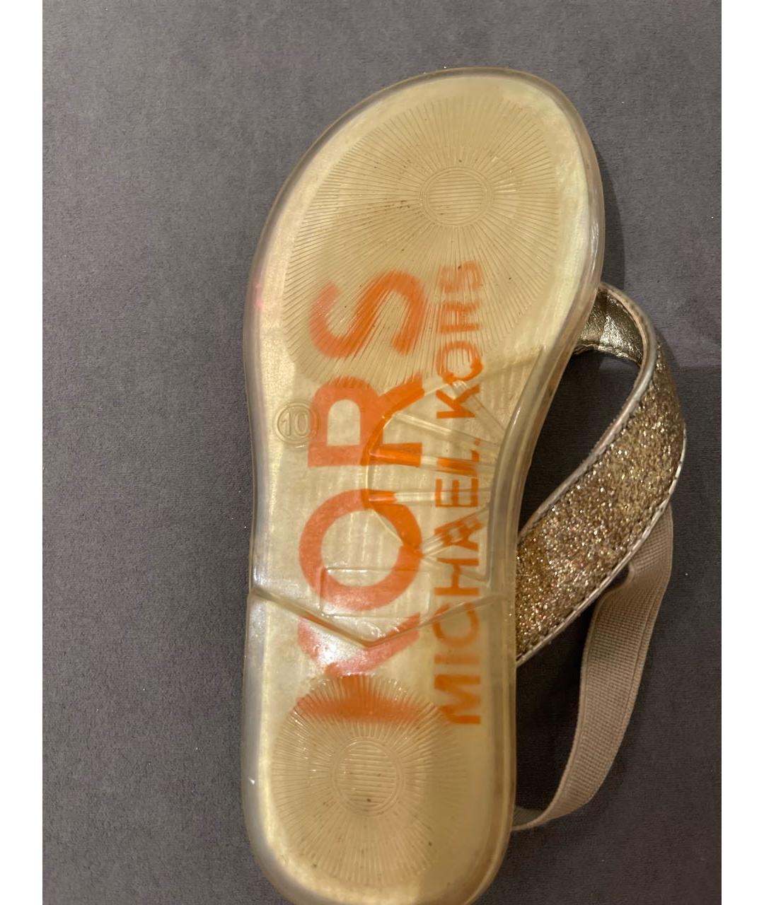 MICHAEL KORS Золотые сандалии и шлепанцы, фото 5