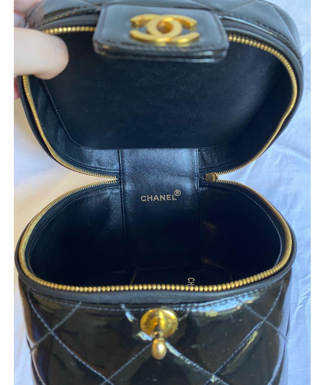 CHANEL PRE-OWNED Черная сумка с короткими ручками из лакированной кожи, фото 4