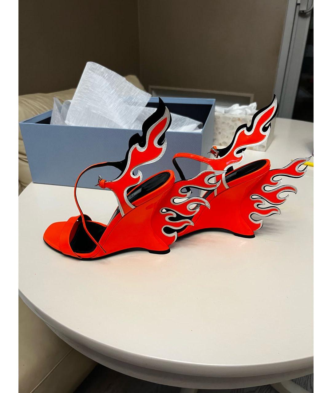 PRADA Оранжевое босоножки из лакированной кожи, фото 8