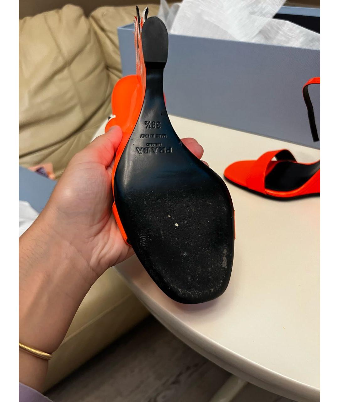 PRADA Оранжевое босоножки из лакированной кожи, фото 7