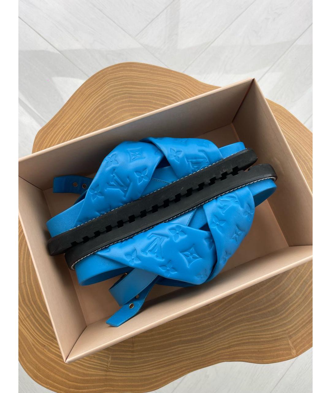LOUIS VUITTON PRE-OWNED Голубые кожаные сандалии, фото 6