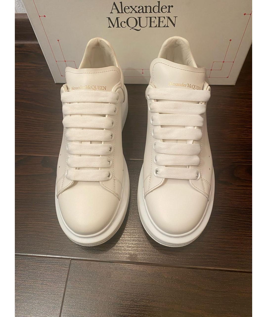 ALEXANDER MCQUEEN Белые кожаные кроссовки, фото 2