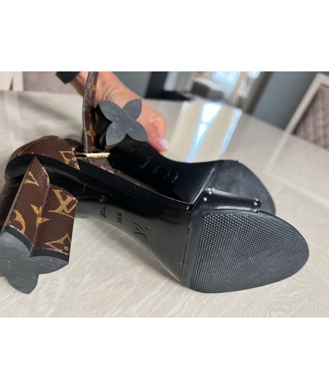 LOUIS VUITTON Коричневые кожаные босоножки, фото 5