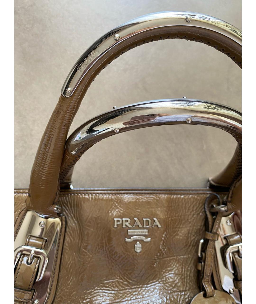 PRADA VINTAGE Коричневая сумка тоут из лакированной кожи, фото 5