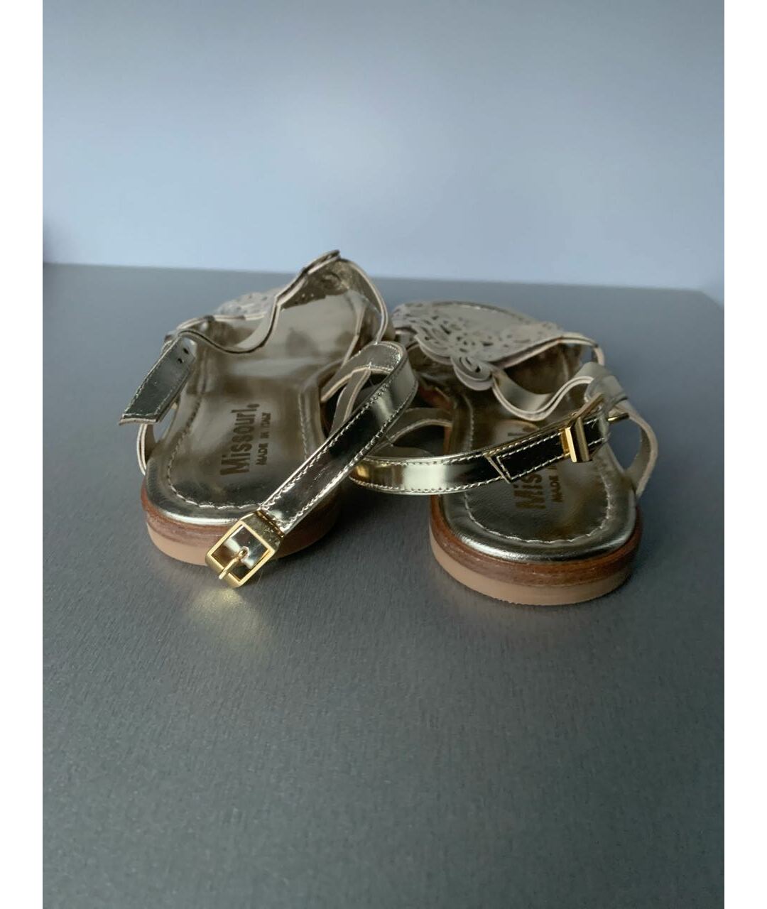 MISSOURI Золотые кожаные сандалии и шлепанцы, фото 4