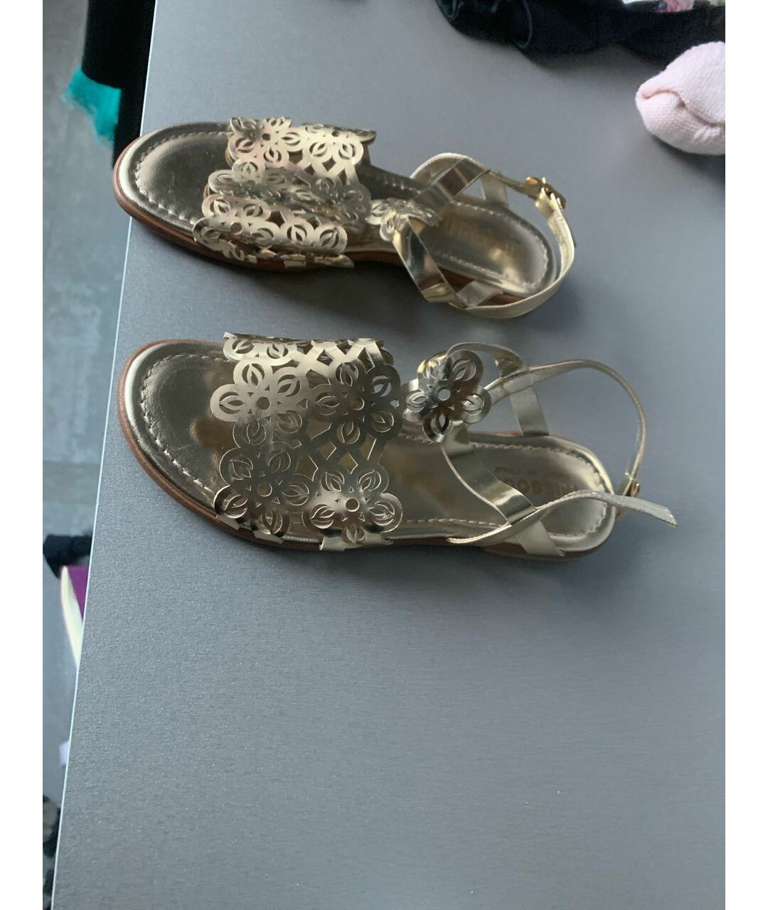 MISSOURI Золотые кожаные сандалии и шлепанцы, фото 5