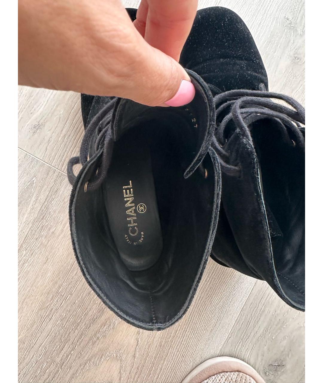 CHANEL PRE-OWNED Черные бархатные ботинки, фото 2