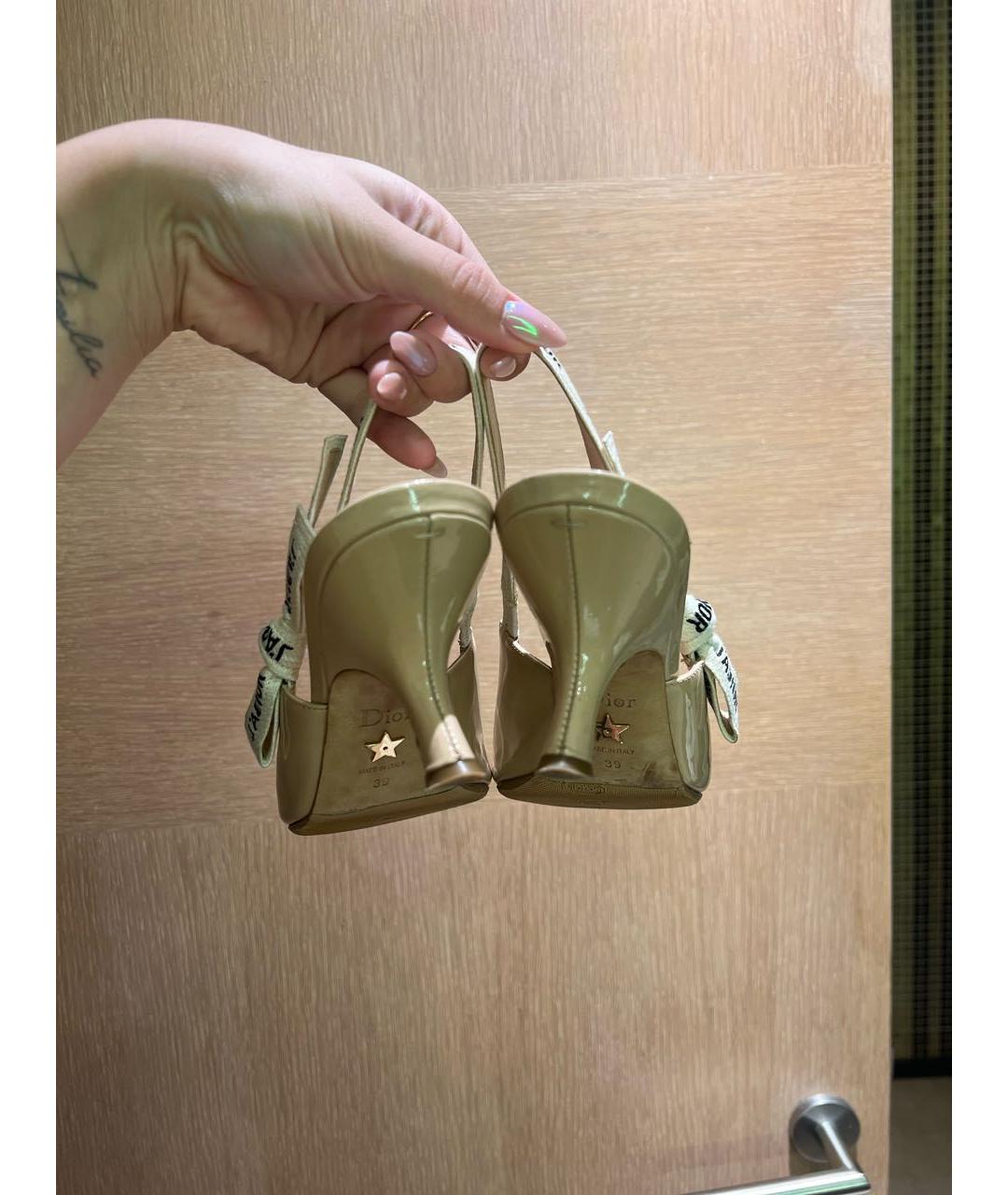 CHRISTIAN DIOR Бежевые кожаные лодочки на низком каблуке, фото 4