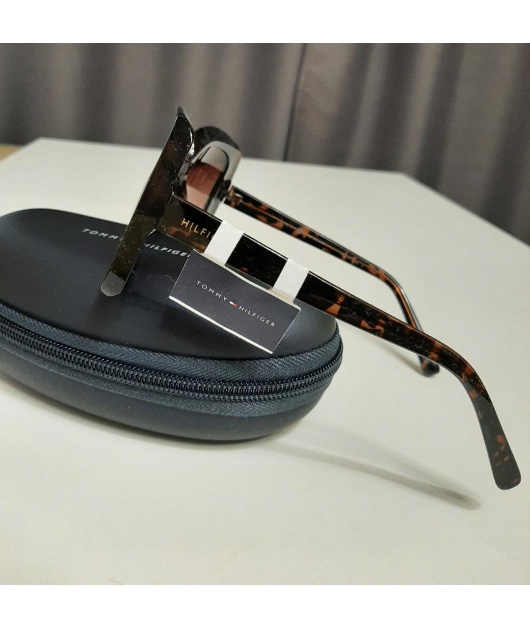 TOMMY HILFIGER Коричневые пластиковые солнцезащитные очки, фото 3