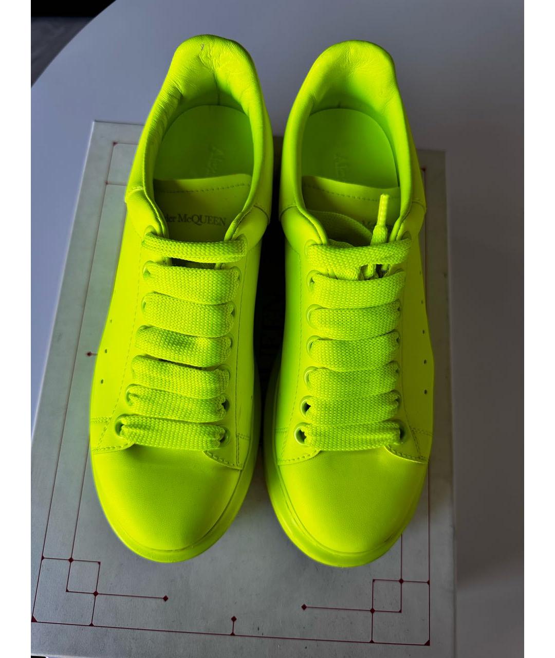 Fluo yellow hot sale alexander mcqueen