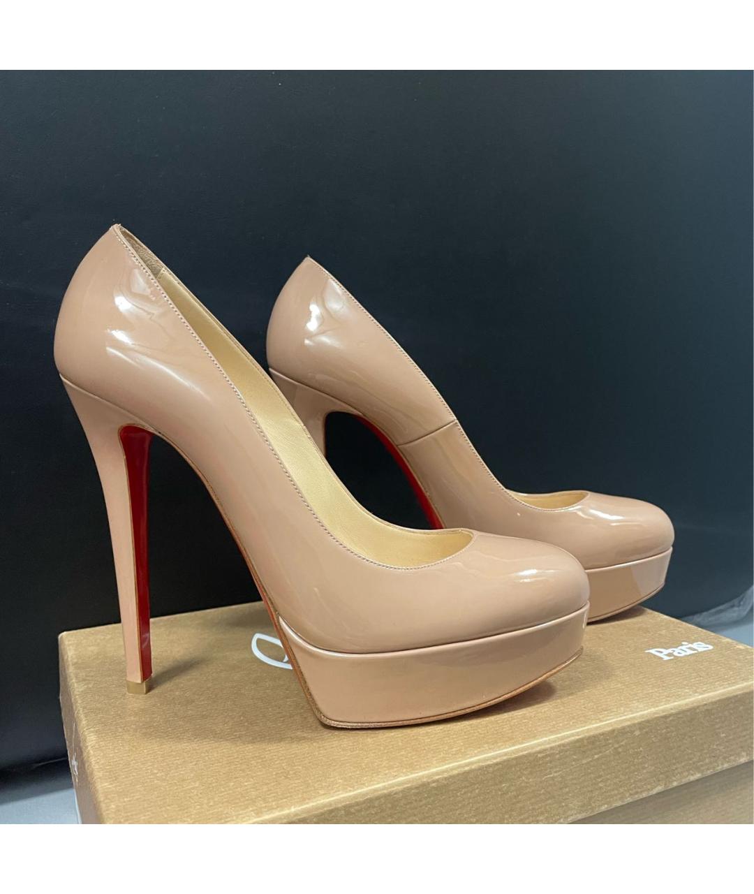 CHRISTIAN LOUBOUTIN Бежевые туфли из лакированной кожи, фото 8