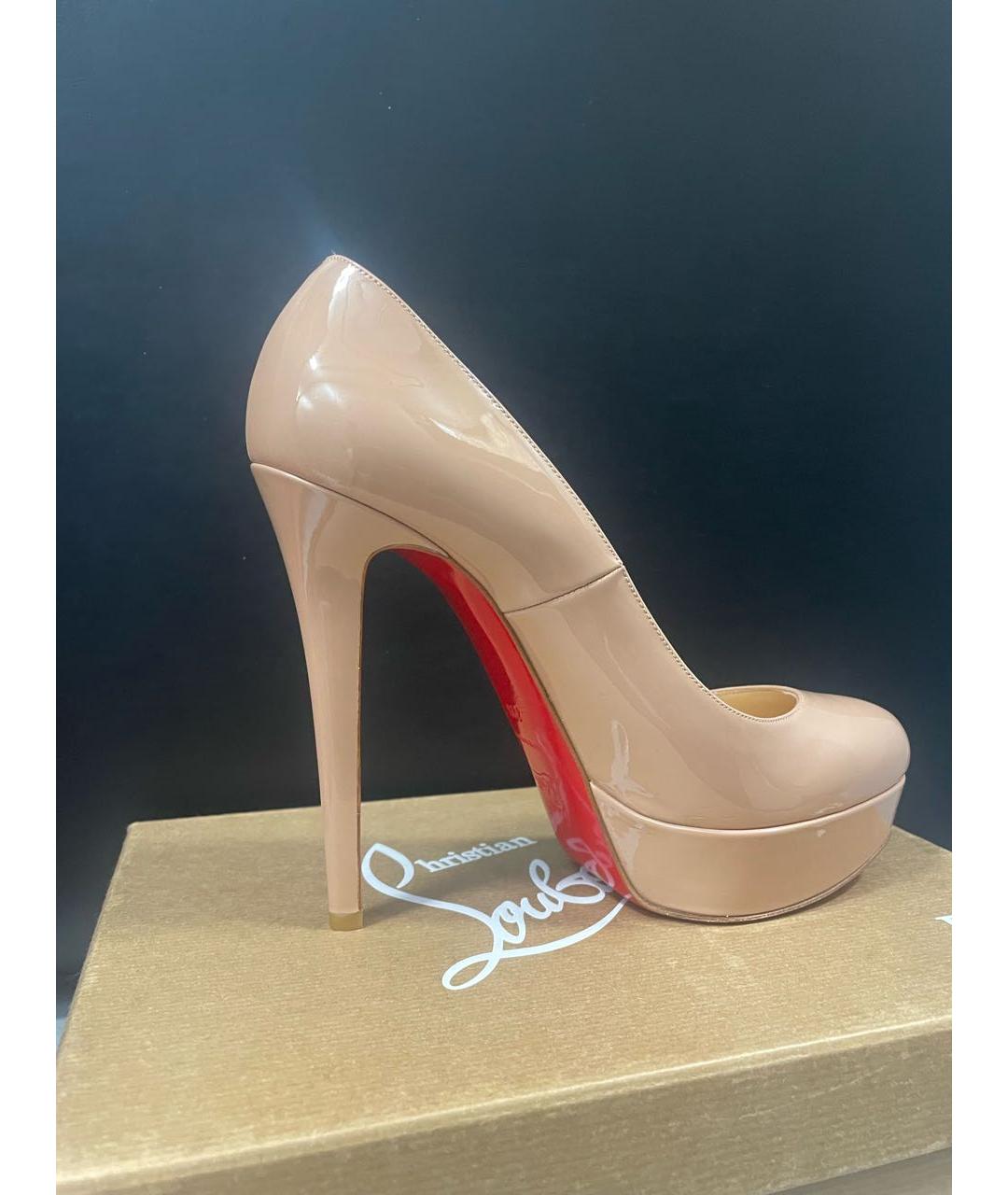 CHRISTIAN LOUBOUTIN Бежевые туфли из лакированной кожи, фото 6