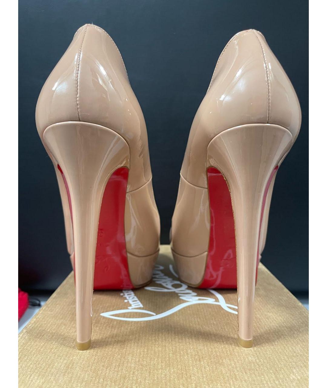 CHRISTIAN LOUBOUTIN Бежевые туфли из лакированной кожи, фото 4