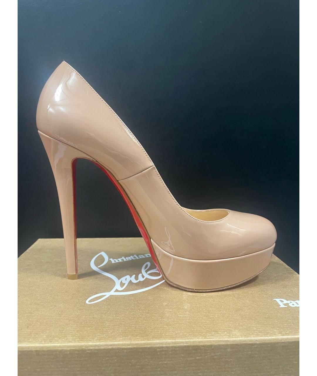 CHRISTIAN LOUBOUTIN Бежевые туфли из лакированной кожи, фото 9